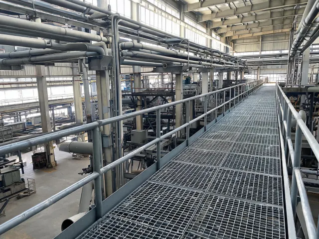 Industrial plant grating walkways
