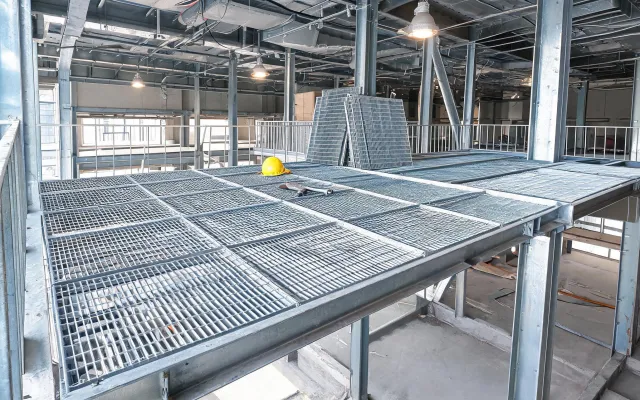 Commercial construction mezzanine
